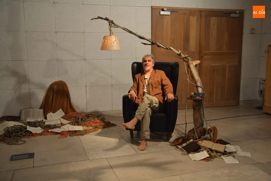 Un momento de la representación Y en mi corazón el dardo, con Azar Teatro.