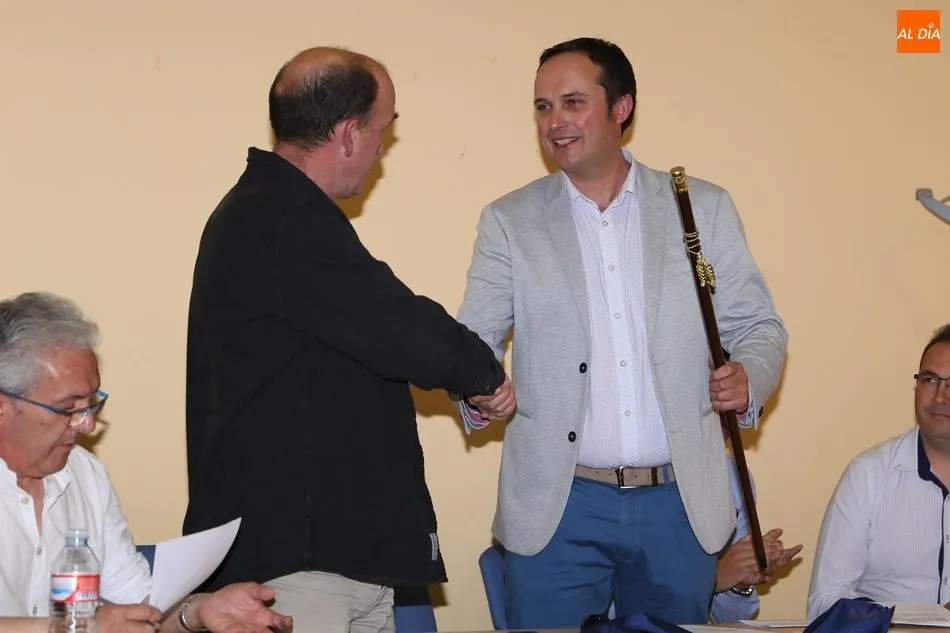 Miguel Ángel Marcos recibe el bastón de mando