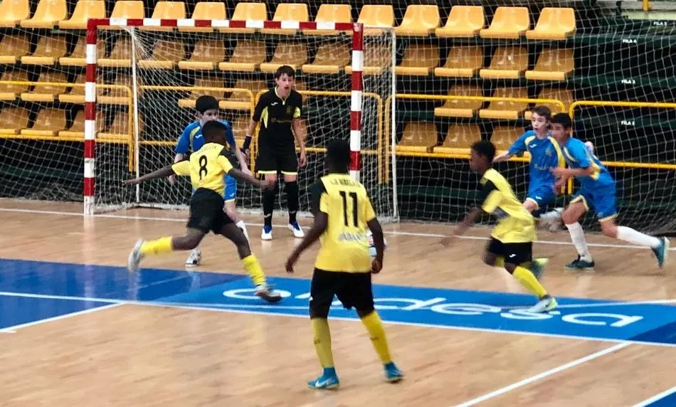 Foto 2 - El Cadete y el Infantil del III Columnas se meten en las semis del Torneo Ciudad de Salamanca  