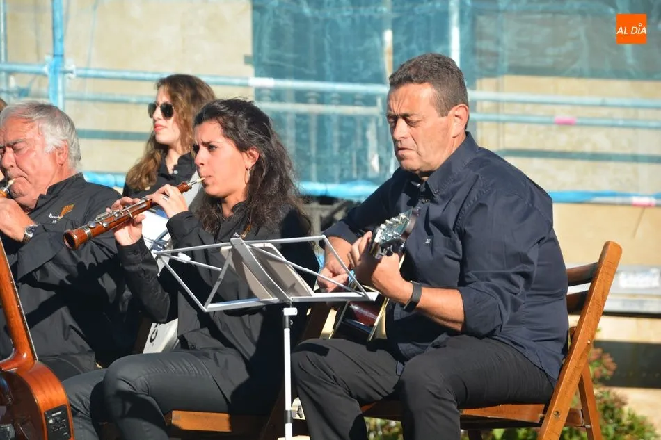 Foto 2 - La Plaza de los Bandos se llena de sones de dulzaina y percusi&oacute;n