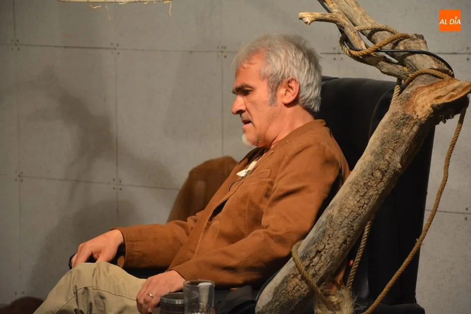 Foto 5 - Mon&oacute;logo teatral a partir de vivencias de Le&oacute;n Felipe con Azar Teatro