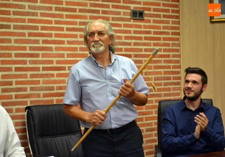 Foto 2 - El socialista Antonio M&eacute;ndez toma posesi&oacute;n de su cargo como alcalde de Macotera, buscando el...