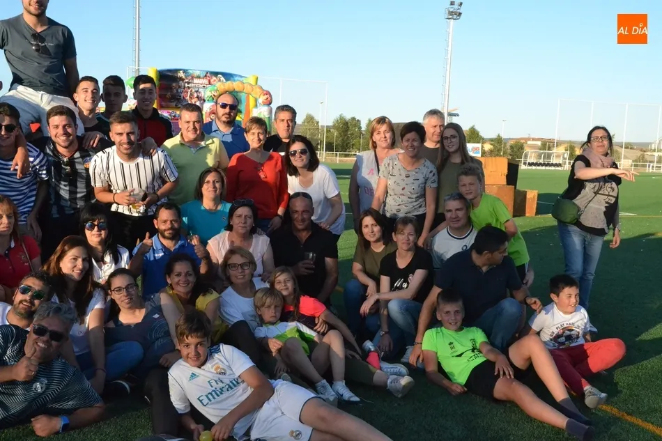 Foto 10 - La familia del Ciudad Rodrigo CF despide la temporada con una jornada de fiesta  