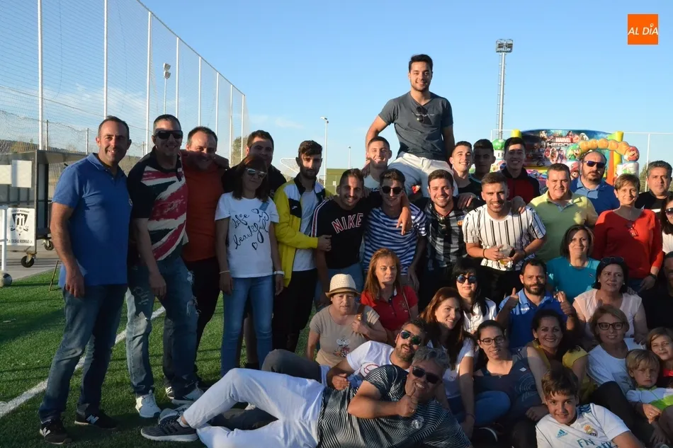 Foto 11 - La familia del Ciudad Rodrigo CF despide la temporada con una jornada de fiesta  