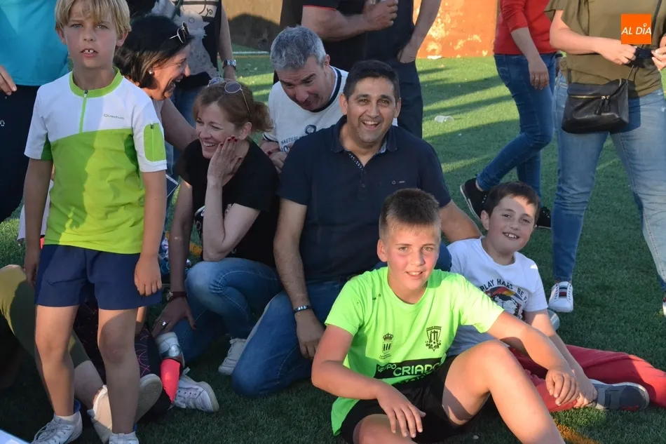 Foto 9 - La familia del Ciudad Rodrigo CF despide la temporada con una jornada de fiesta  