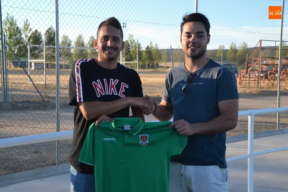 Foto 6 - La familia del Ciudad Rodrigo CF despide la temporada con una jornada de fiesta  