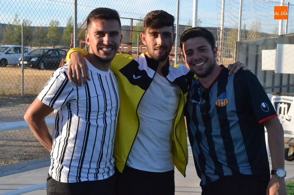Foto 7 - La familia del Ciudad Rodrigo CF despide la temporada con una jornada de fiesta  