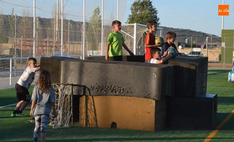 Foto 3 - La familia del Ciudad Rodrigo CF despide la temporada con una jornada de fiesta  