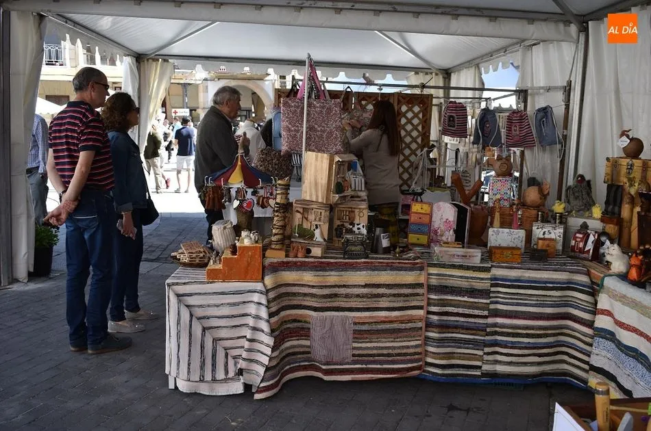 Foto 6 - La Feria de Artesan&iacute;a y Alimentaci&oacute;n re&uacute;ne a cincuenta expositores en la villa ducal