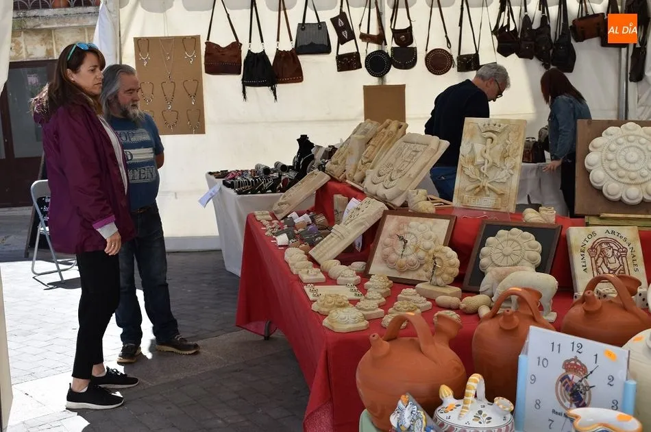 Foto 2 - La Feria de Artesan&iacute;a y Alimentaci&oacute;n re&uacute;ne a cincuenta expositores en la villa ducal