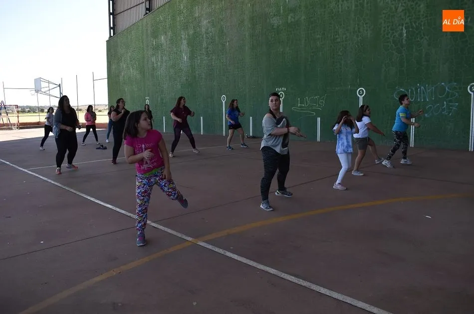 Foto 10 - Fiestas a ritmo de zumba y orquesta Lokura