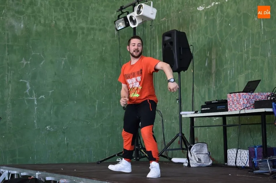 Foto 6 - Fiestas a ritmo de zumba y orquesta Lokura