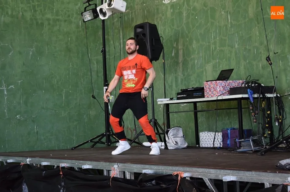Foto 4 - Fiestas a ritmo de zumba y orquesta Lokura