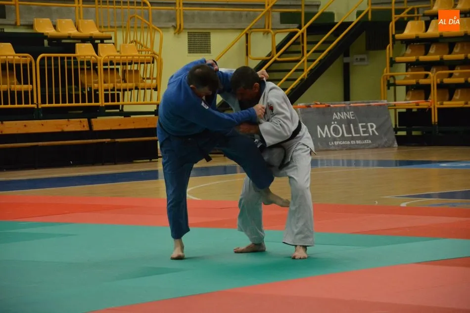 Foto 11 - Los judokas m&aacute;s veteranos ponen sus habilidades a prueba en Salamanca