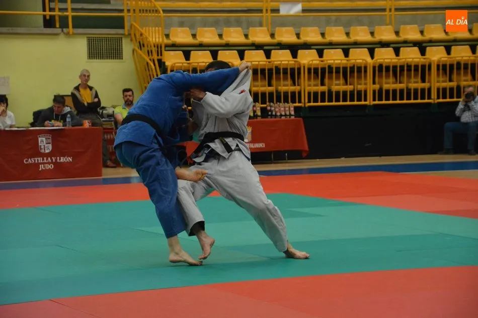 Foto 9 - Los judokas m&aacute;s veteranos ponen sus habilidades a prueba en Salamanca
