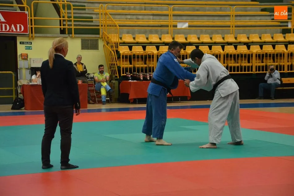 Foto 8 - Los judokas m&aacute;s veteranos ponen sus habilidades a prueba en Salamanca