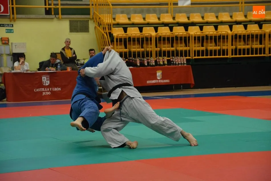 Foto 7 - Los judokas m&aacute;s veteranos ponen sus habilidades a prueba en Salamanca