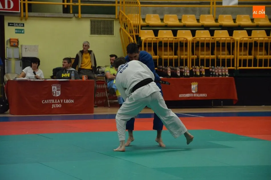 Foto 5 - Los judokas m&aacute;s veteranos ponen sus habilidades a prueba en Salamanca