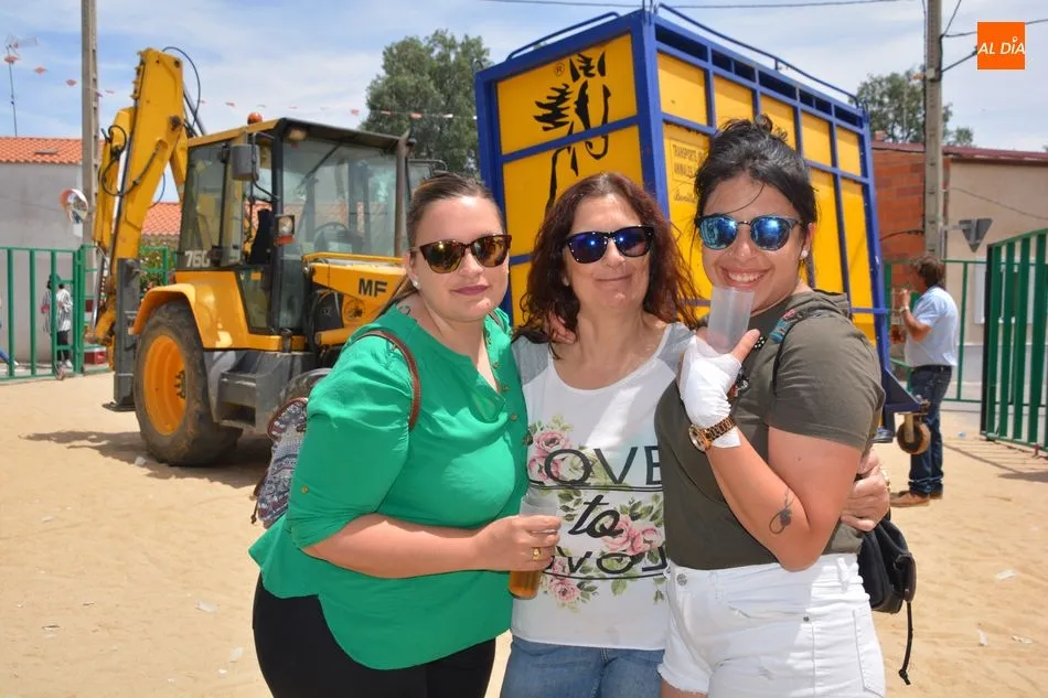 Foto 2 - Encierro urbano, gran protagonista del &uacute;ltimo d&iacute;a de fiestas de Topas  