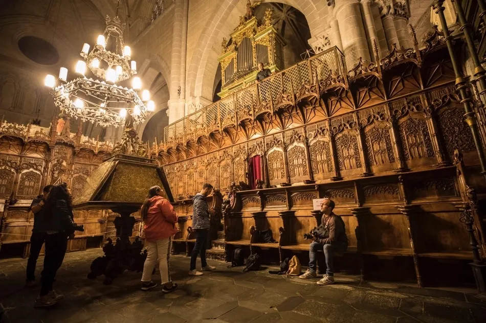 Foto 9 - AFAM vive una noche m&aacute;gica en la Catedral de Santa Mar&iacute;a  