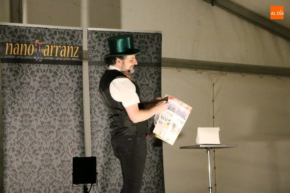 Foto 11 - Nano Arranz pone un excelente broche a las fiestas de El Milano con su show de magia y humor  