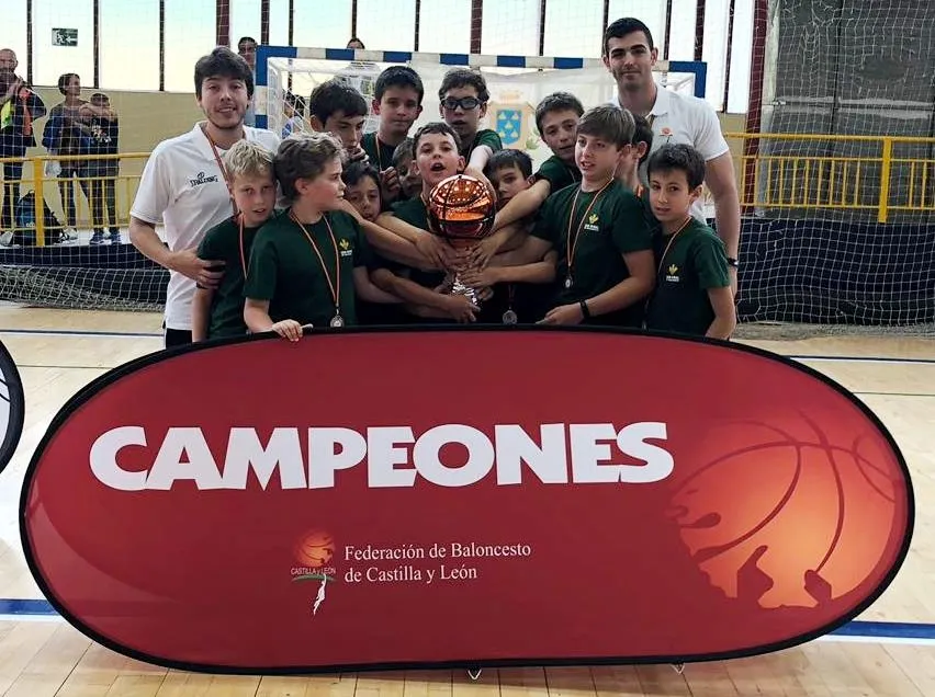 Foto 2 - La Selecci&oacute;n Masculina de Salamanca logra el t&iacute;tulo regional de minibasket