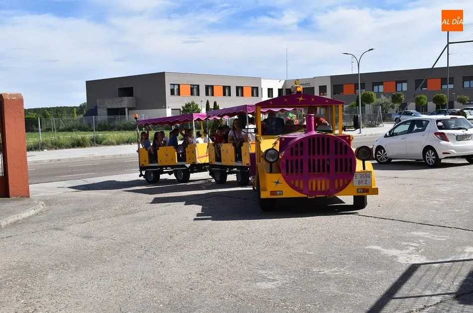 Foto 8 - Los m&aacute;s peque&ntilde;os disfrutan con los hinchables en Sieteiglesias de Tormes