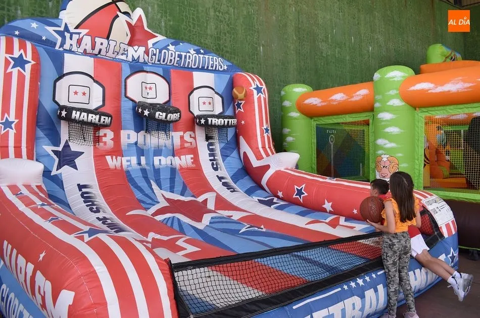 Foto 7 - Los m&aacute;s peque&ntilde;os disfrutan con los hinchables en Sieteiglesias de Tormes