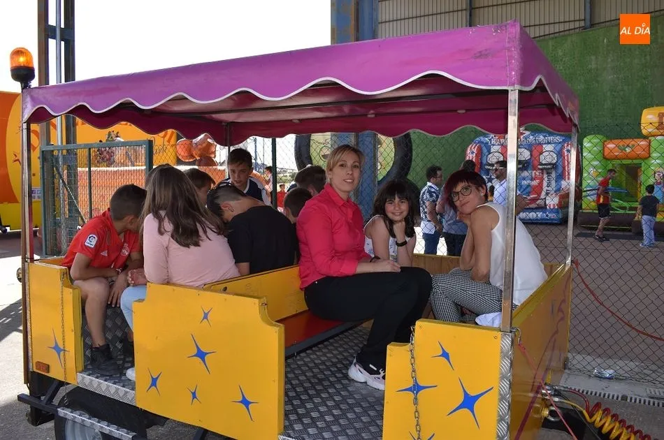 Foto 4 - Los m&aacute;s peque&ntilde;os disfrutan con los hinchables en Sieteiglesias de Tormes