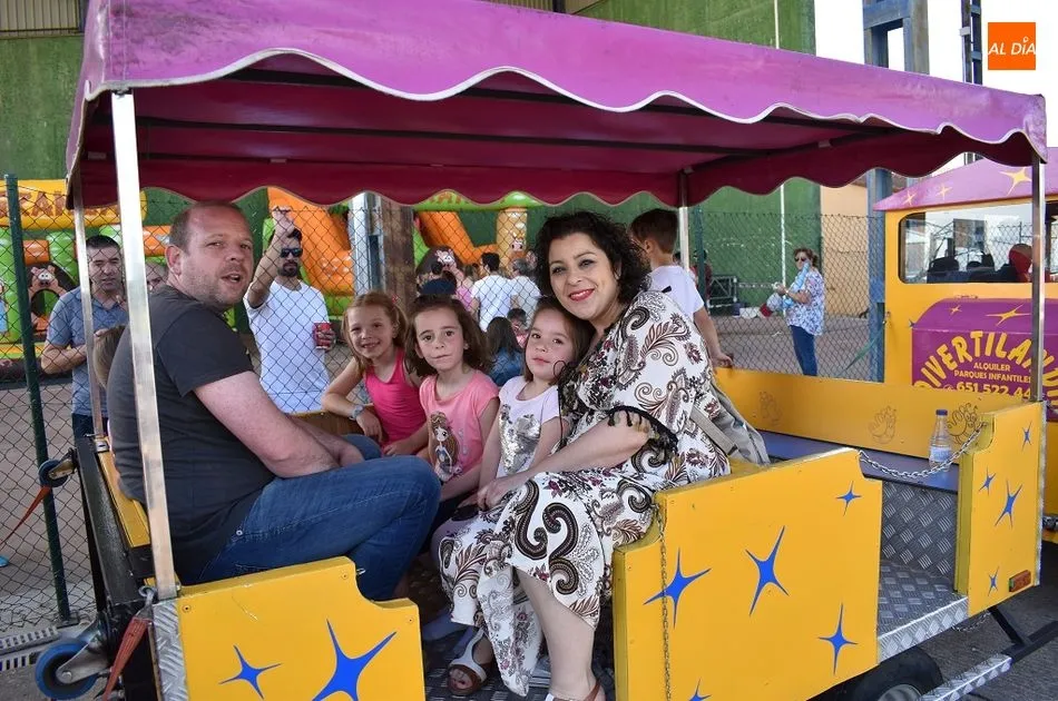 Foto 3 - Los m&aacute;s peque&ntilde;os disfrutan con los hinchables en Sieteiglesias de Tormes