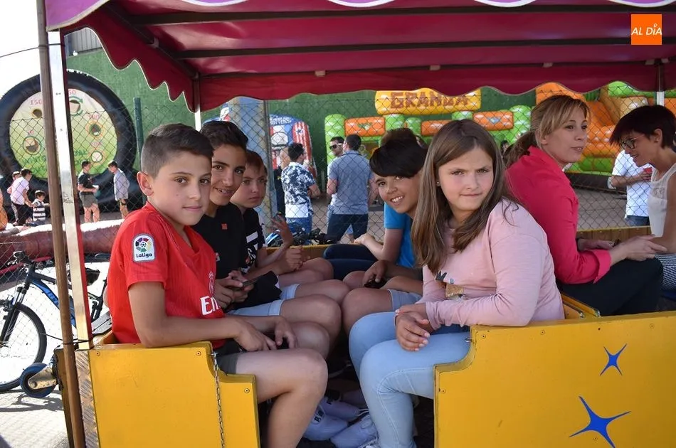 Foto 11 - Los m&aacute;s peque&ntilde;os disfrutan con los hinchables en Sieteiglesias de Tormes