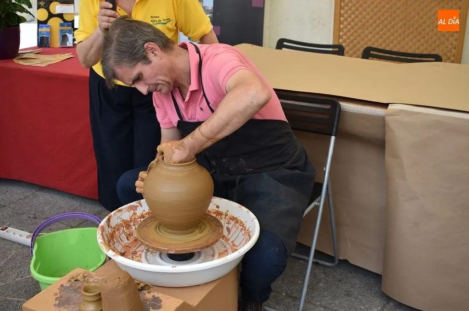 Foto 10 - Demostraci&oacute;n de elaboraci&oacute;n de piezas de barro al torno