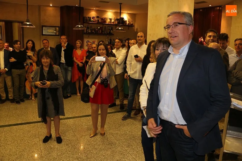 Foto 6 - El Ayuntamiento despide a Juli&aacute;n Ramos como alcalde