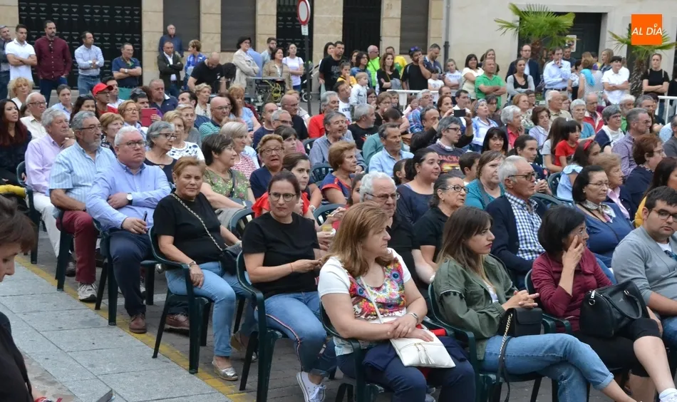 Foto 4 - El nuevo Equipo de Gobierno &lsquo;debuta&rsquo; en el concierto de la Barahona Big Band  