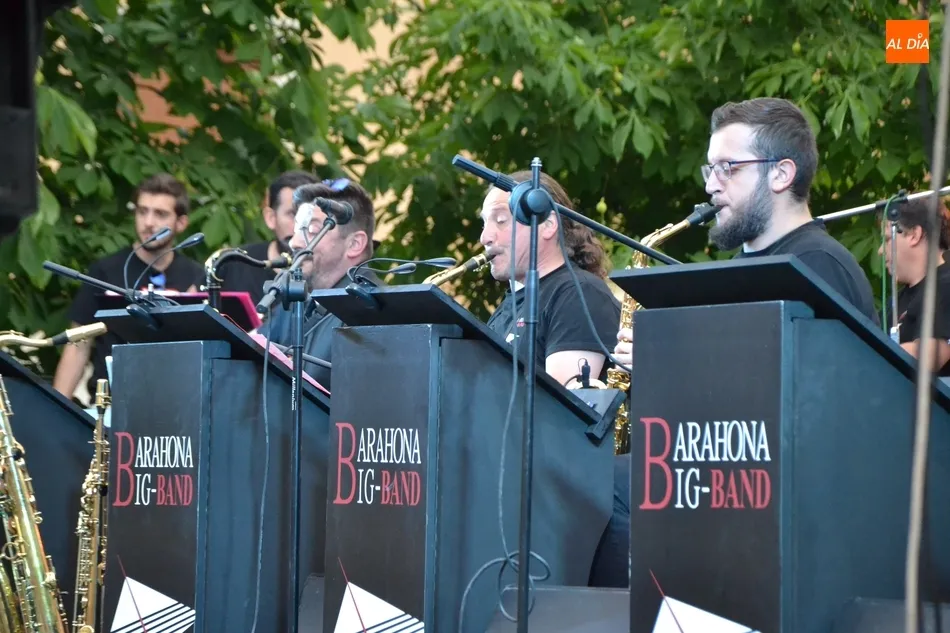 Foto 2 - El nuevo Equipo de Gobierno &lsquo;debuta&rsquo; en el concierto de la Barahona Big Band  