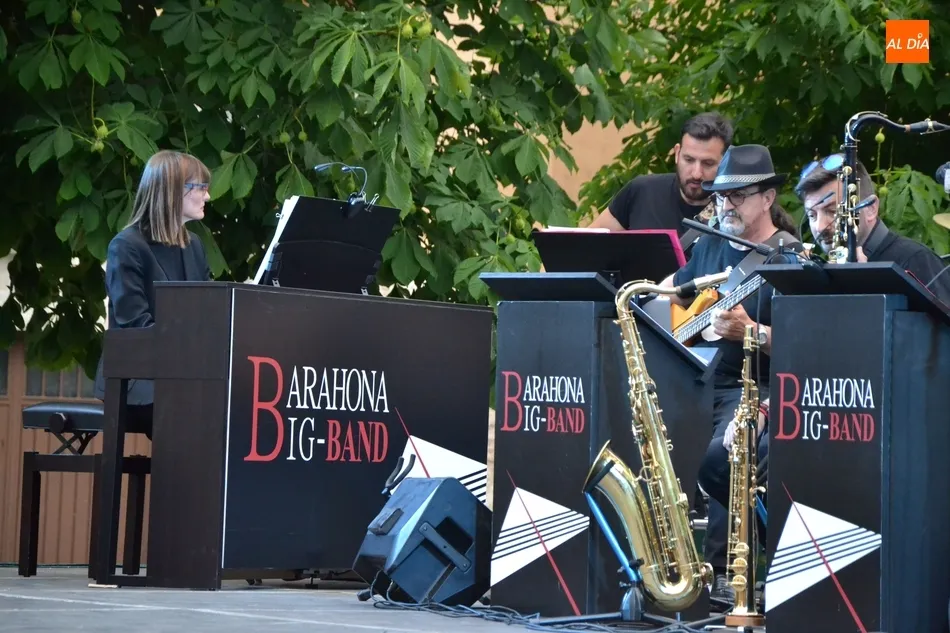 Foto 9 - El nuevo Equipo de Gobierno &lsquo;debuta&rsquo; en el concierto de la Barahona Big Band  