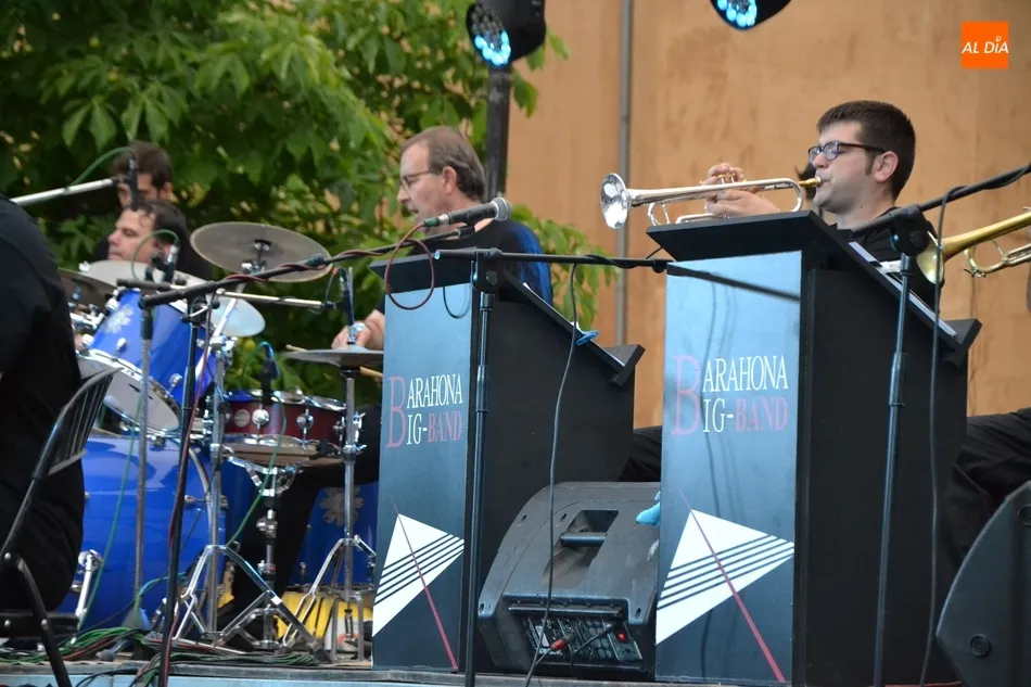 Foto 8 - El nuevo Equipo de Gobierno &lsquo;debuta&rsquo; en el concierto de la Barahona Big Band  