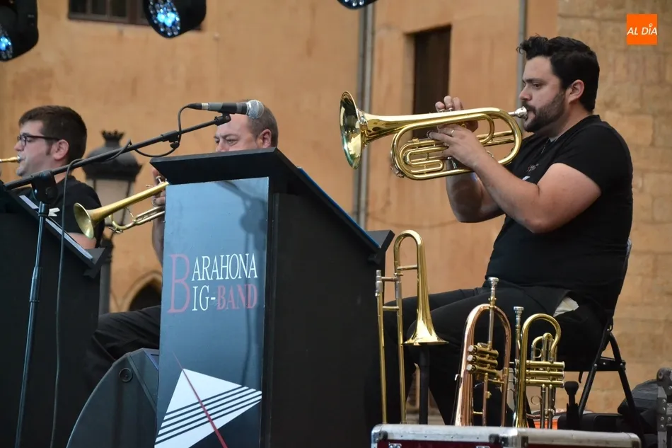 Foto 6 - El nuevo Equipo de Gobierno &lsquo;debuta&rsquo; en el concierto de la Barahona Big Band  