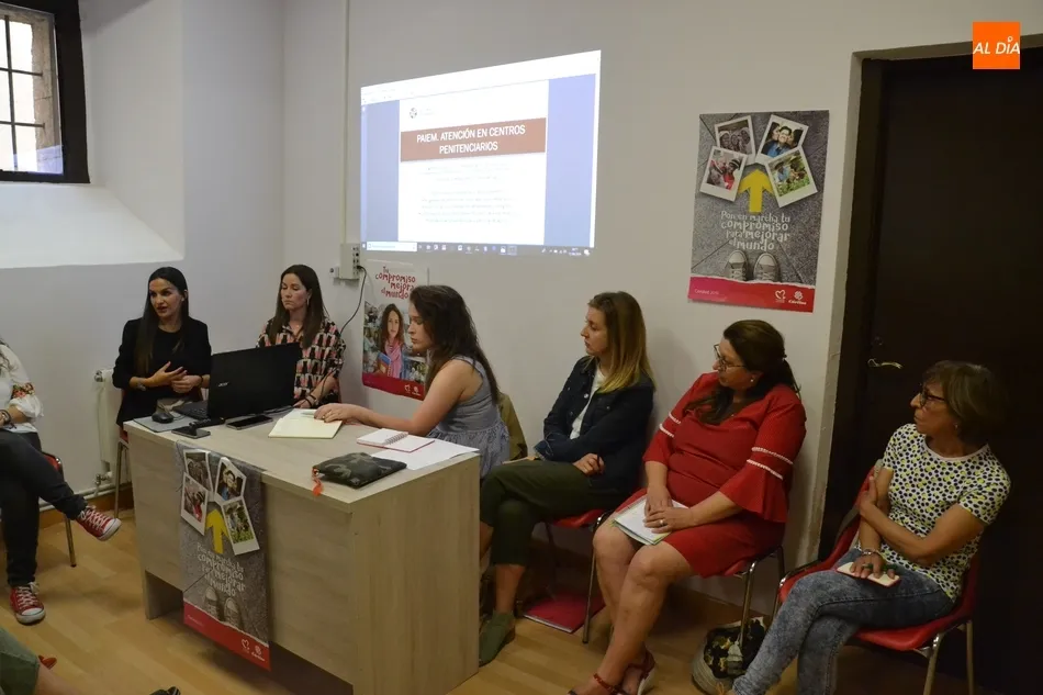 Foto 3 - Una mesa redonda sobre salud y bienestar da inicio a la Semana de la Caridad 2019  