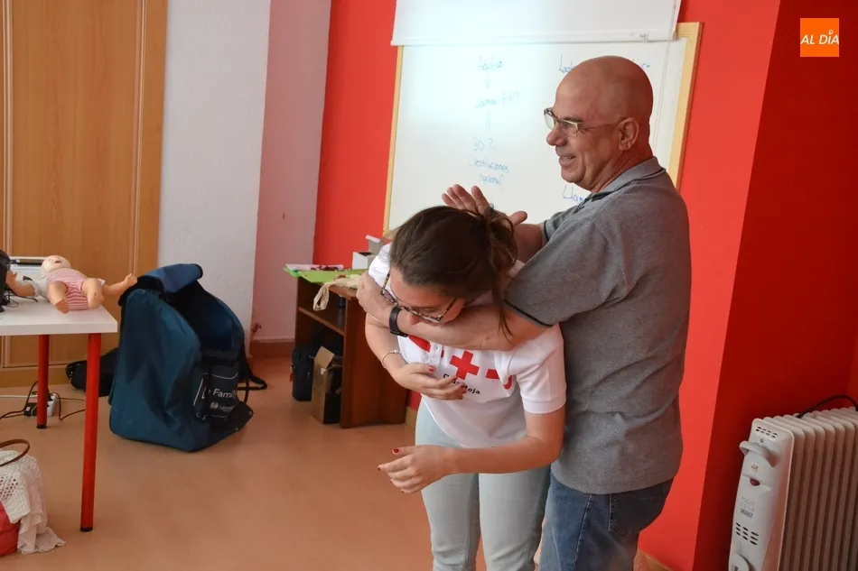 Foto 4 - Cerca de una treintena de personas aprende a reaccionar ante un atragantamiento  