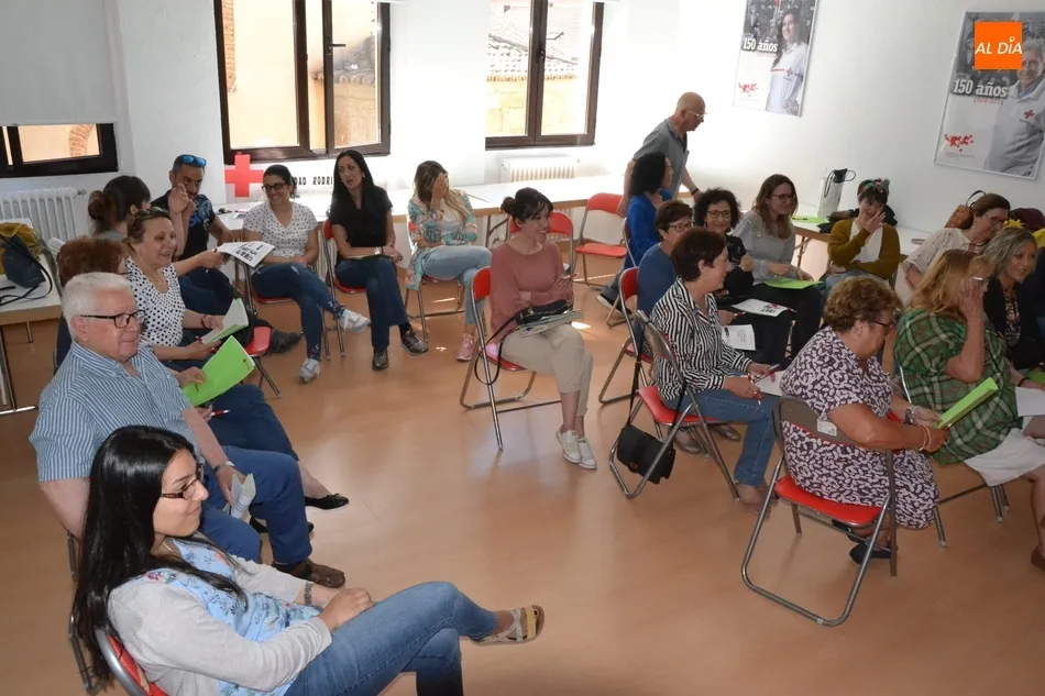 Foto 2 - Cerca de una treintena de personas aprende a reaccionar ante un atragantamiento  