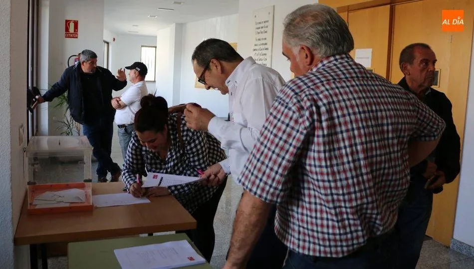 Imagend e las primarias para diputado del PSOE por la comarca de Vitigudino / CORRAL