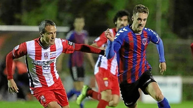 Lander Yurrebaso (a la derecha), con el Leioa