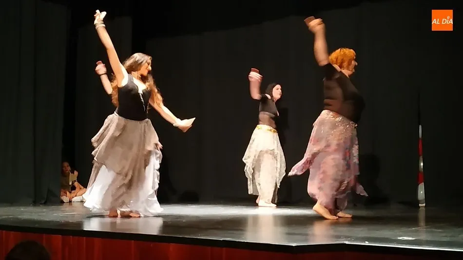 Foto 7 - Las escuelas de Baile Moderno y Danza del Vientre despiden el curso