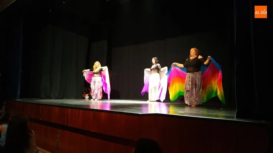 Foto 6 - Las escuelas de Baile Moderno y Danza del Vientre despiden el curso