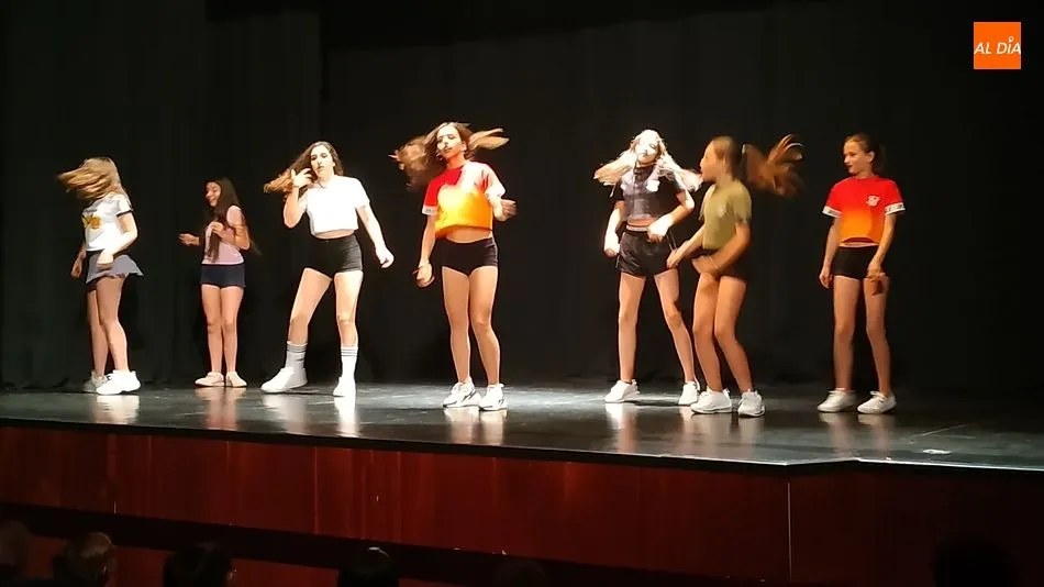 Foto 5 - Las escuelas de Baile Moderno y Danza del Vientre despiden el curso