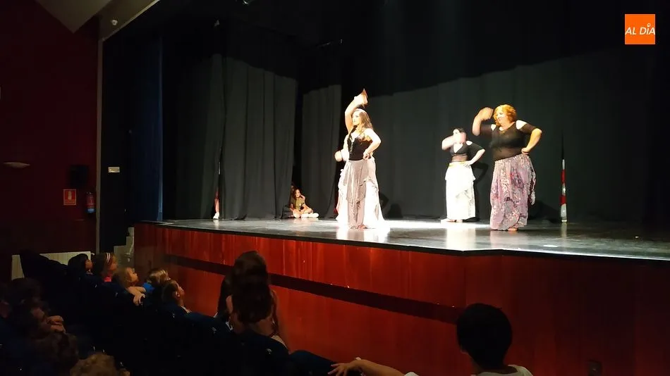 Foto 4 - Las escuelas de Baile Moderno y Danza del Vientre despiden el curso