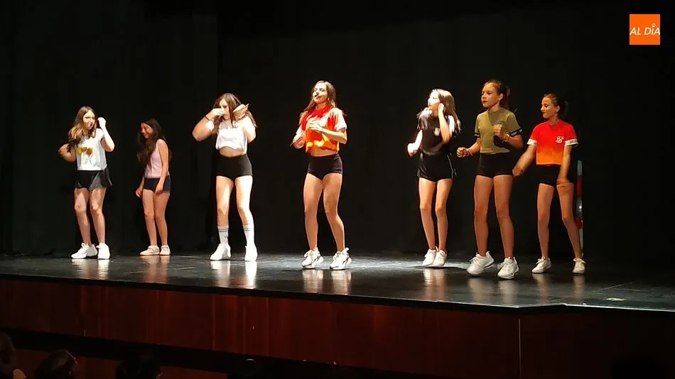 Foto 3 - Las escuelas de Baile Moderno y Danza del Vientre despiden el curso