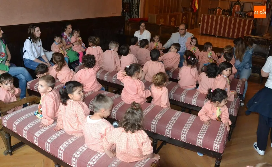 Foto 9 - Los alumnos de la Escuela Infantil se van de excursi&oacute;n al centro hist&oacute;rico  