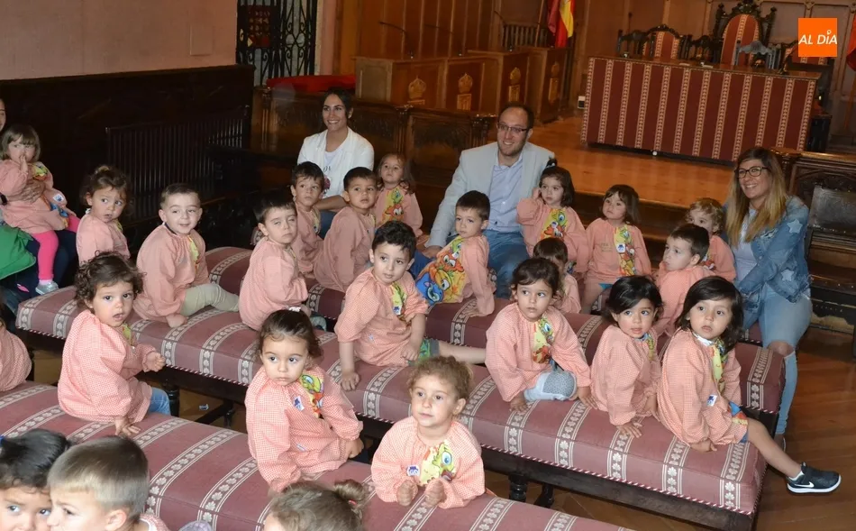 Foto 7 - Los alumnos de la Escuela Infantil se van de excursi&oacute;n al centro hist&oacute;rico  